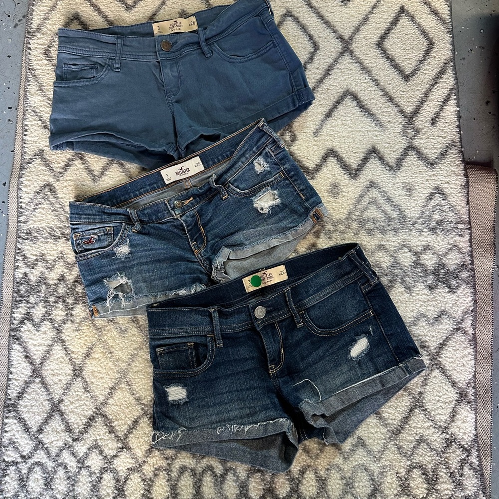 Hollister 3 shorts, 2 shirts, 2 crop hoodies, 1 zip up